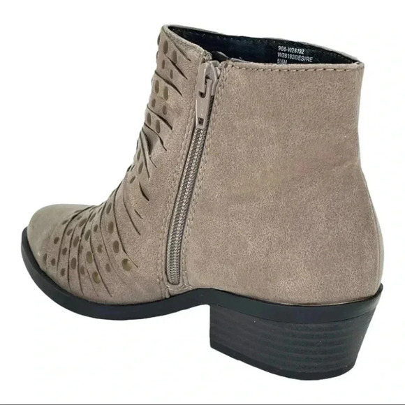 White Mountain Desire Grey Faux Leather Womens Ankle Boots Size 5.5M - Picture 10 of 14